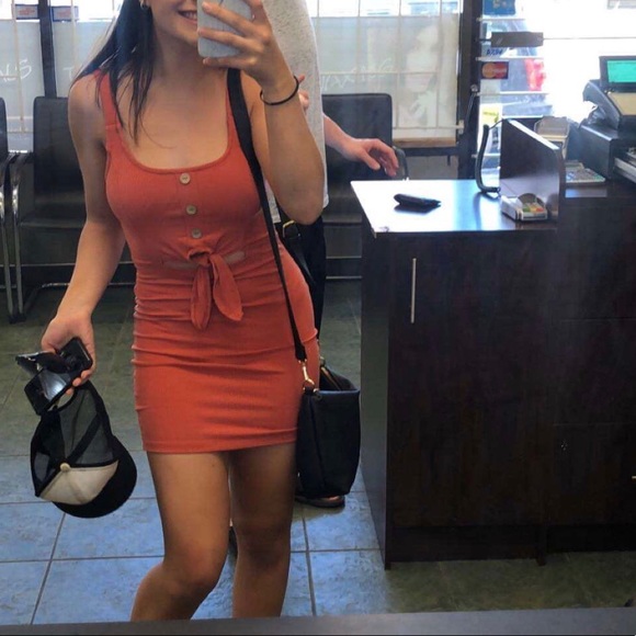 Dresses - Picture 2 of 4